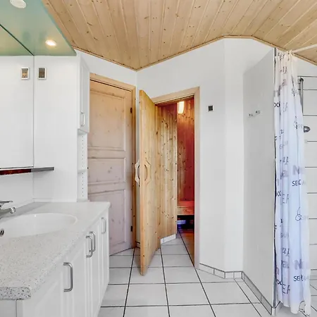 Holiday home 5 Bedroom Nice In Romo